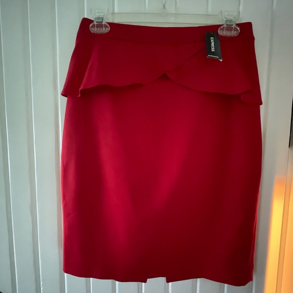 NWT Express Peplum skirt. Size 4 -RED ❤️❤️❤️❤️ So cute!! - Picture 1 of 4